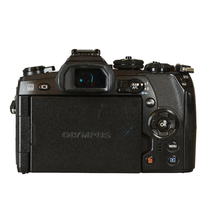 OLYMPUS E M1 MARK II CORPO  63.000 SCATTI - USATO