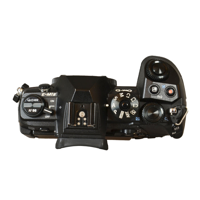 OLYMPUS E M1 MARK II CORPO  63.000 SCATTI - USATO