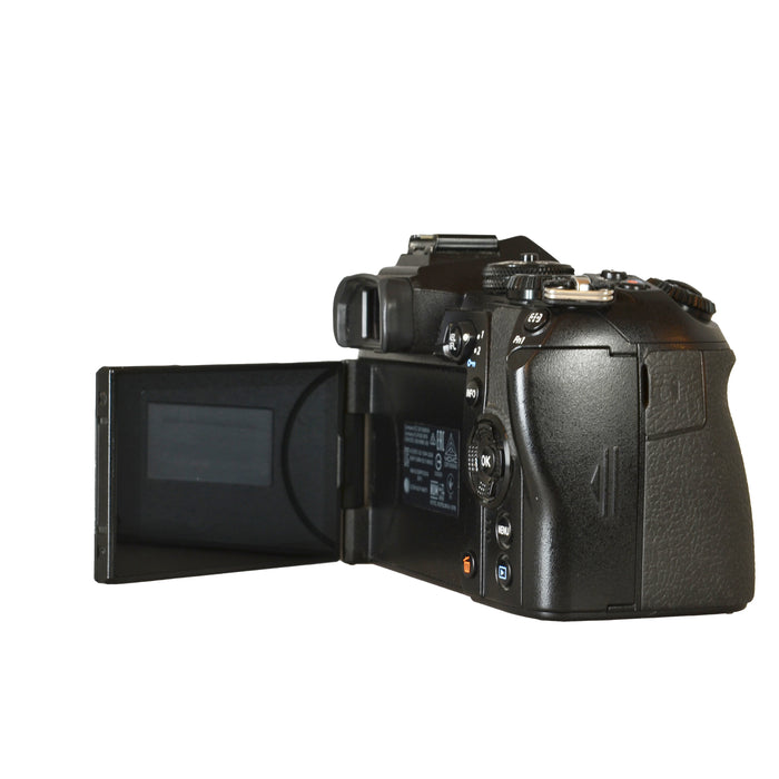 OLYMPUS E M1 MARK II CORPO  63.000 SCATTI - USATO