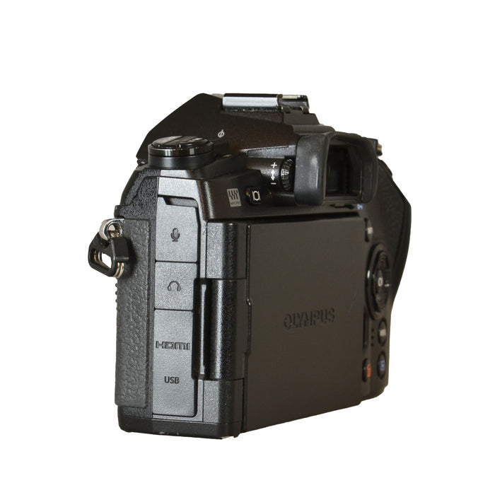 OLYMPUS E M1 MARK II CORPO  63.000 SCATTI - USATO